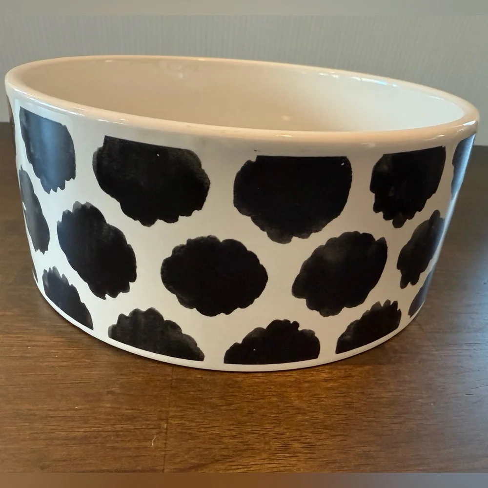 FRINGE STUDIO Large Black/White Dog Bowl